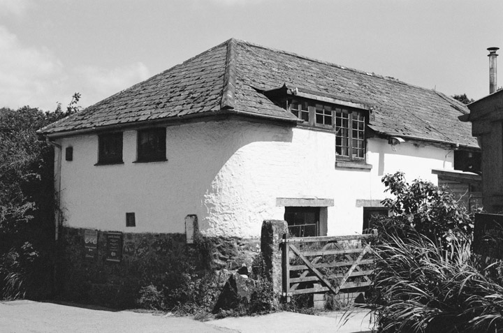 Exploring Cornwall on Film – Minolta X-7A Review with Ilford XP2