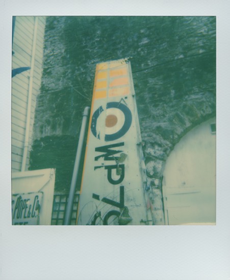 8 Polaroid cameras - 1 film | Polaroid_3a.jpg